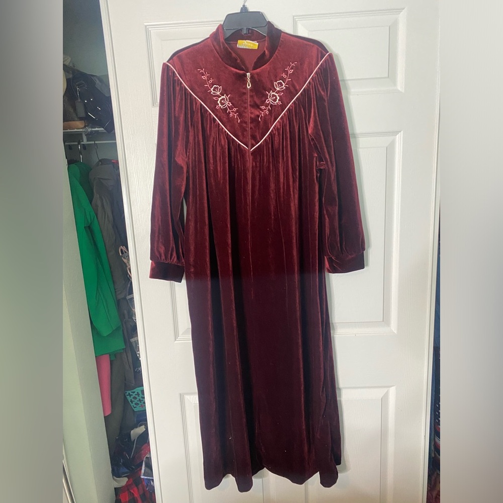 Hamilton Burgundy Velvet Long Sleep Robe - Picture 7 of 8
